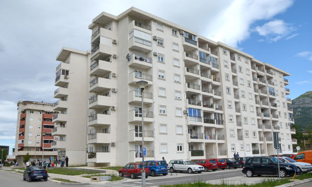 Просветари и лекари привремено добили струју
